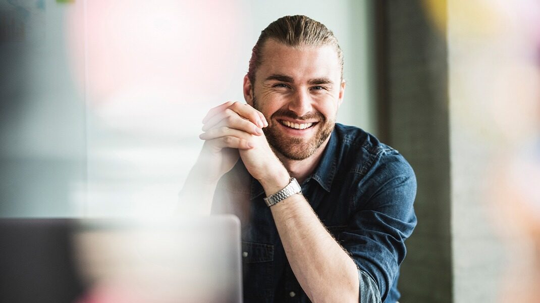 Homme-souriant