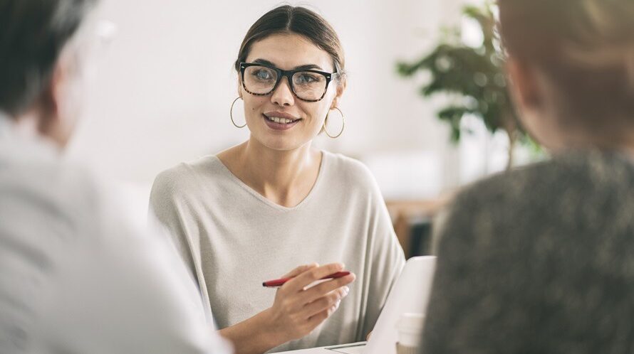 business-people-discussion-advisor-concept